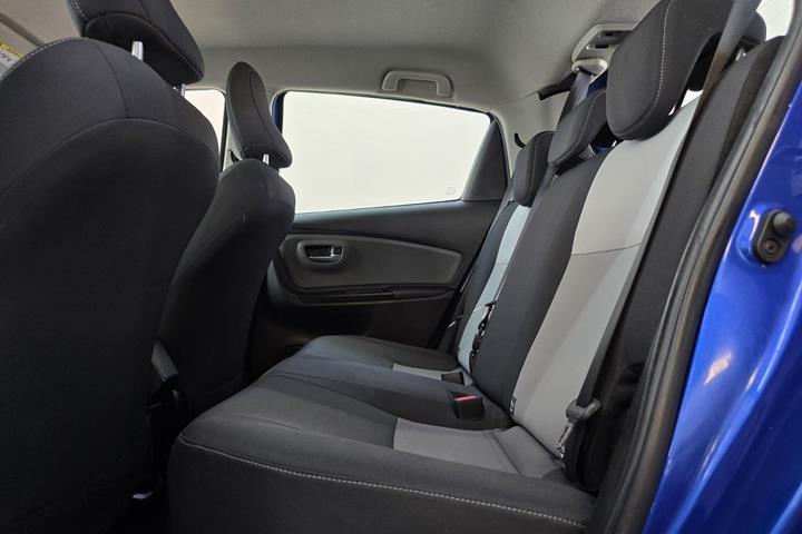 Blå Toyota Yaris fra 2017