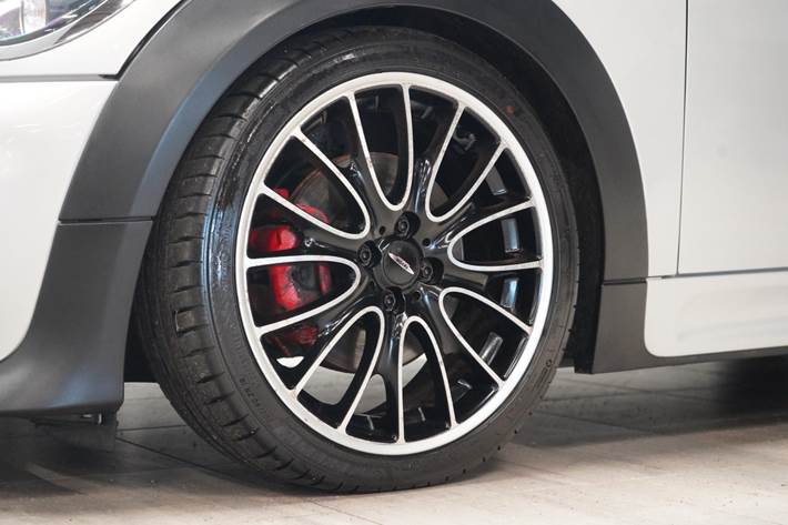 Hvid Mini Roadster Cooper S fra 2012 set udefra