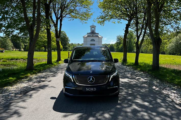 Grøn Mercedes EQV300 fra 2021