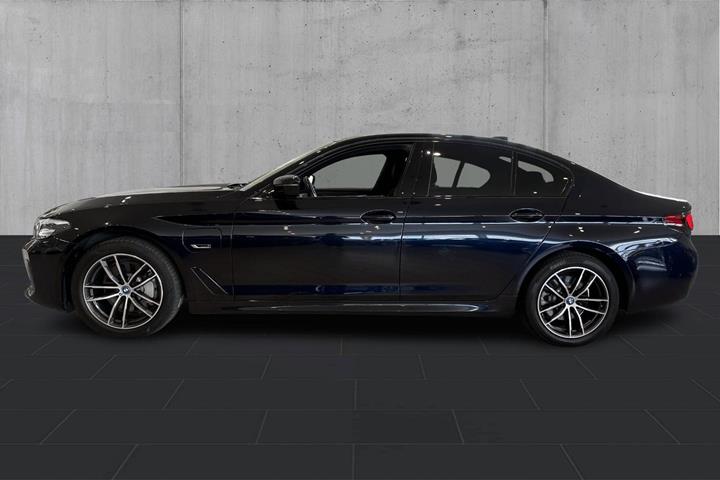 Sort BMW 530e fra 2023