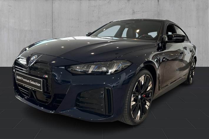 Blå BMW i4 fra 2025
