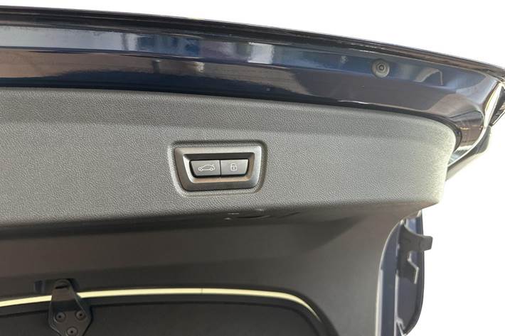 Blå BMW i4 fra 2025