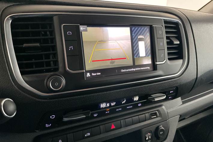 Hvid Opel Vivaro fra 2019