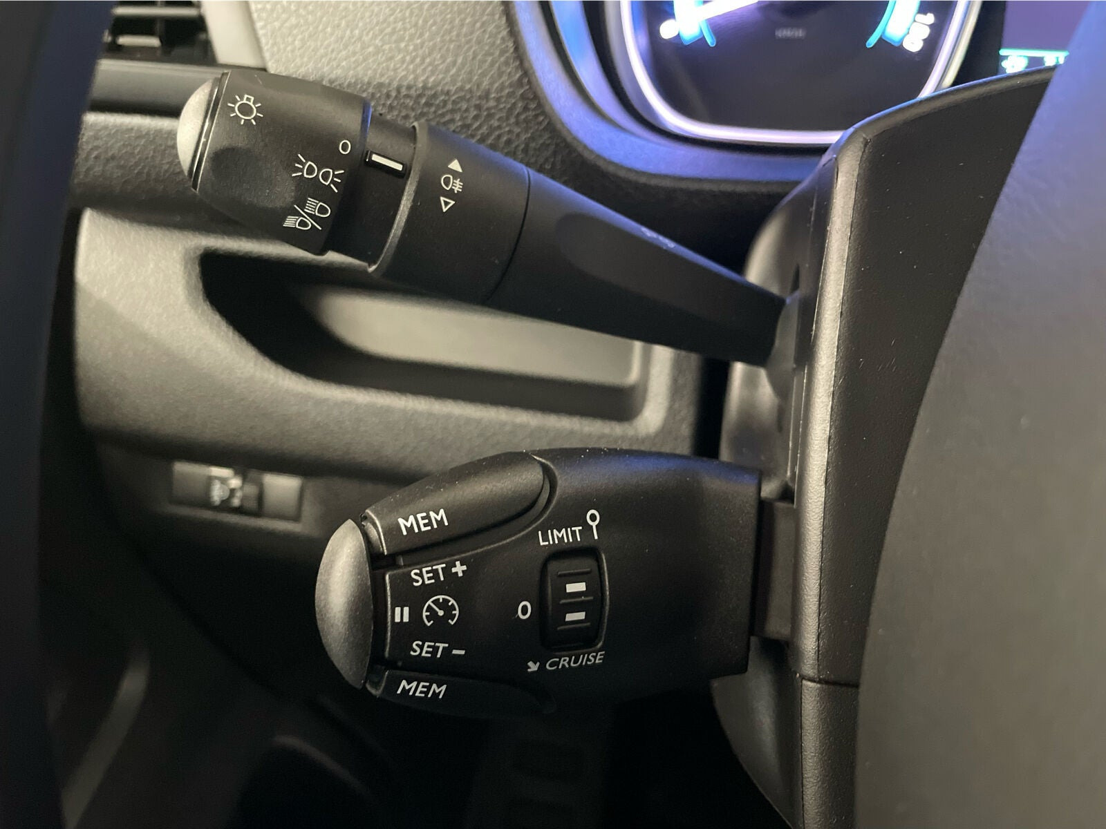 Hvid Peugeot e-Expert fra 2024