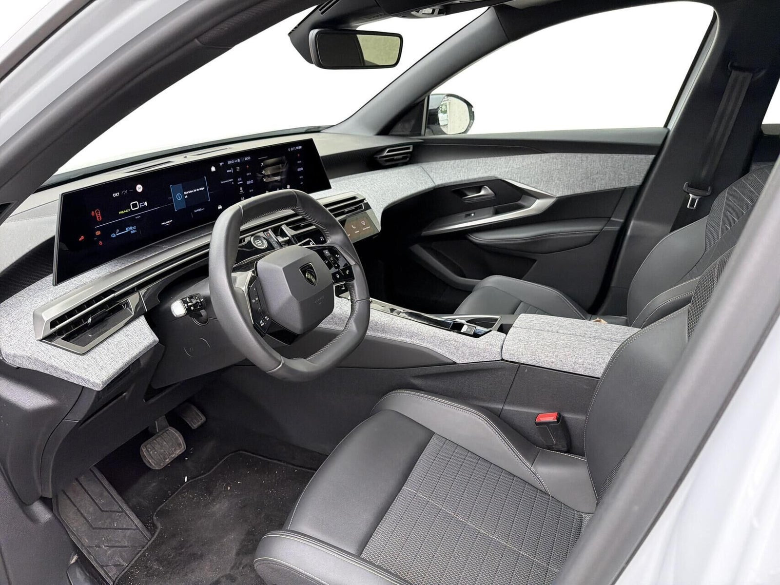 Hvid Peugeot e-3008 fra 2024