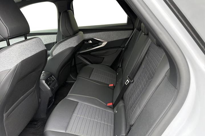 Hvid Peugeot e-3008 fra 2024