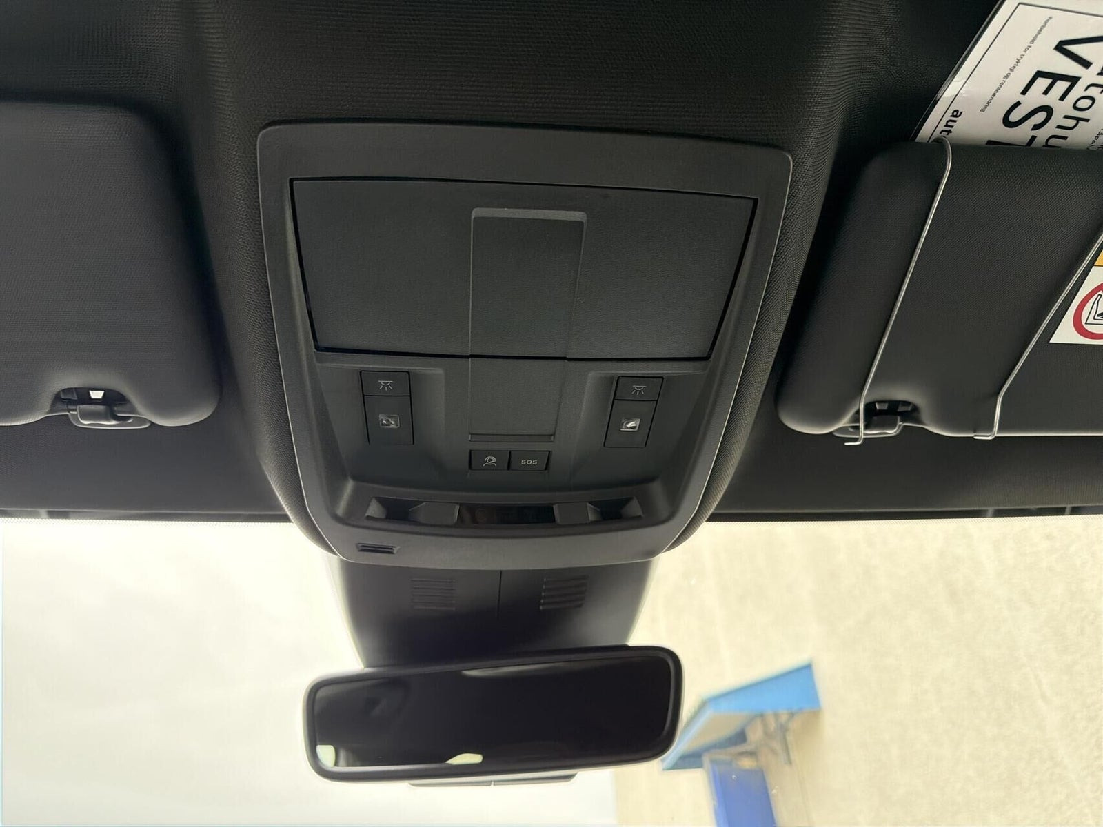 Hvid Peugeot e-3008 fra 2024