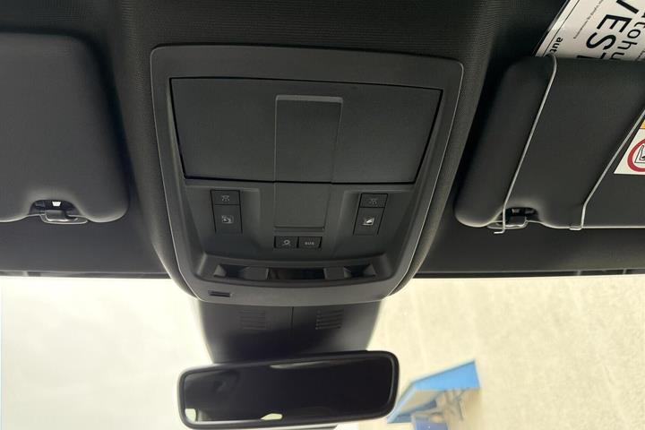 Hvid Peugeot e-3008 fra 2024