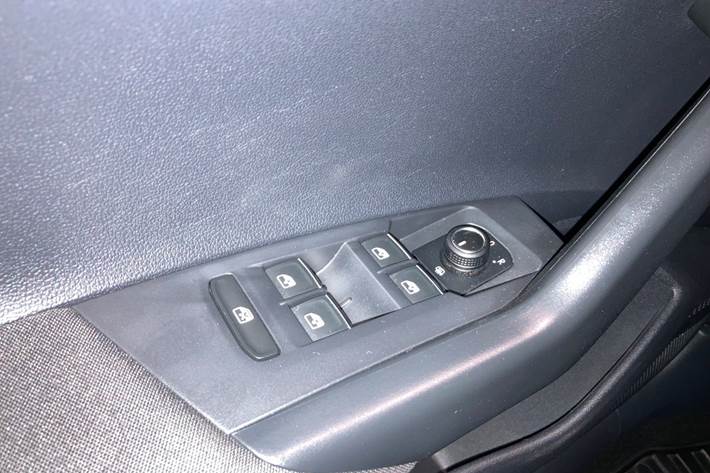 Grå VW Polo fra 2019