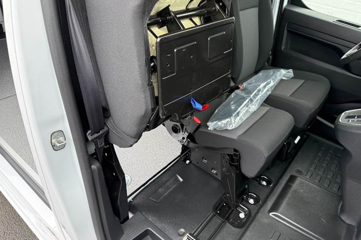 Hvid Opel Vivaro-e fra 2025