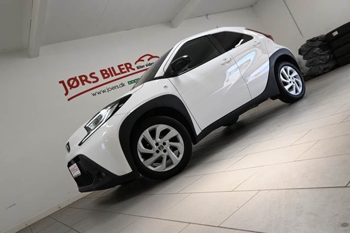 Hvid Toyota Aygo X fra 2022 set udefra