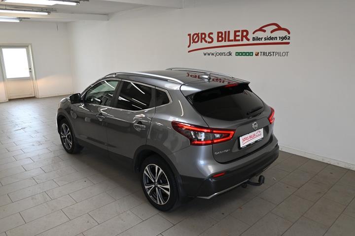Grå Nissan Qashqai fra 2018