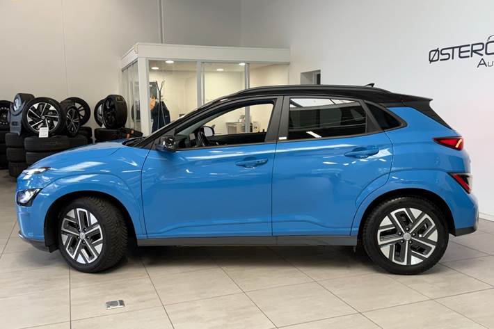 Blå Hyundai Kona fra 2021