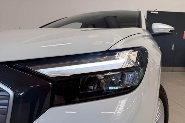 Hvid Audi Q4 e-tron fra 2023