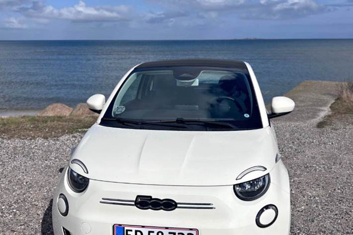 Hvid Fiat 500e fra 2021