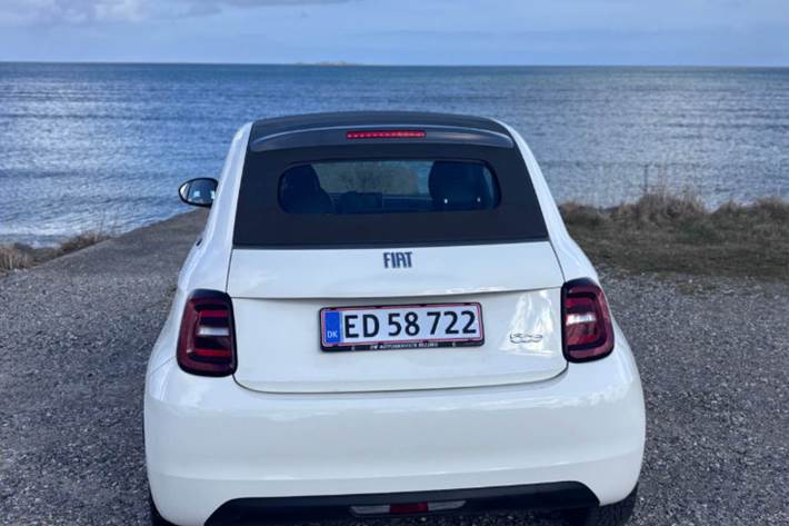Hvid Fiat 500e fra 2021