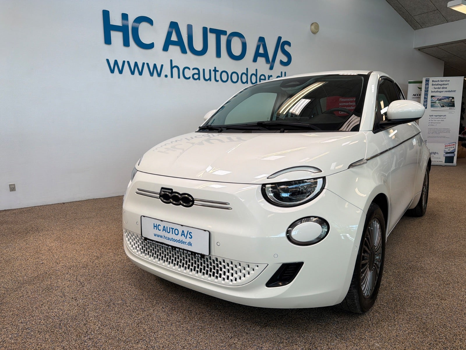 Hvid Fiat 500e fra 2024