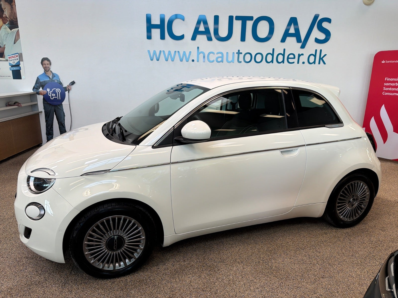 Hvid Fiat 500e fra 2024