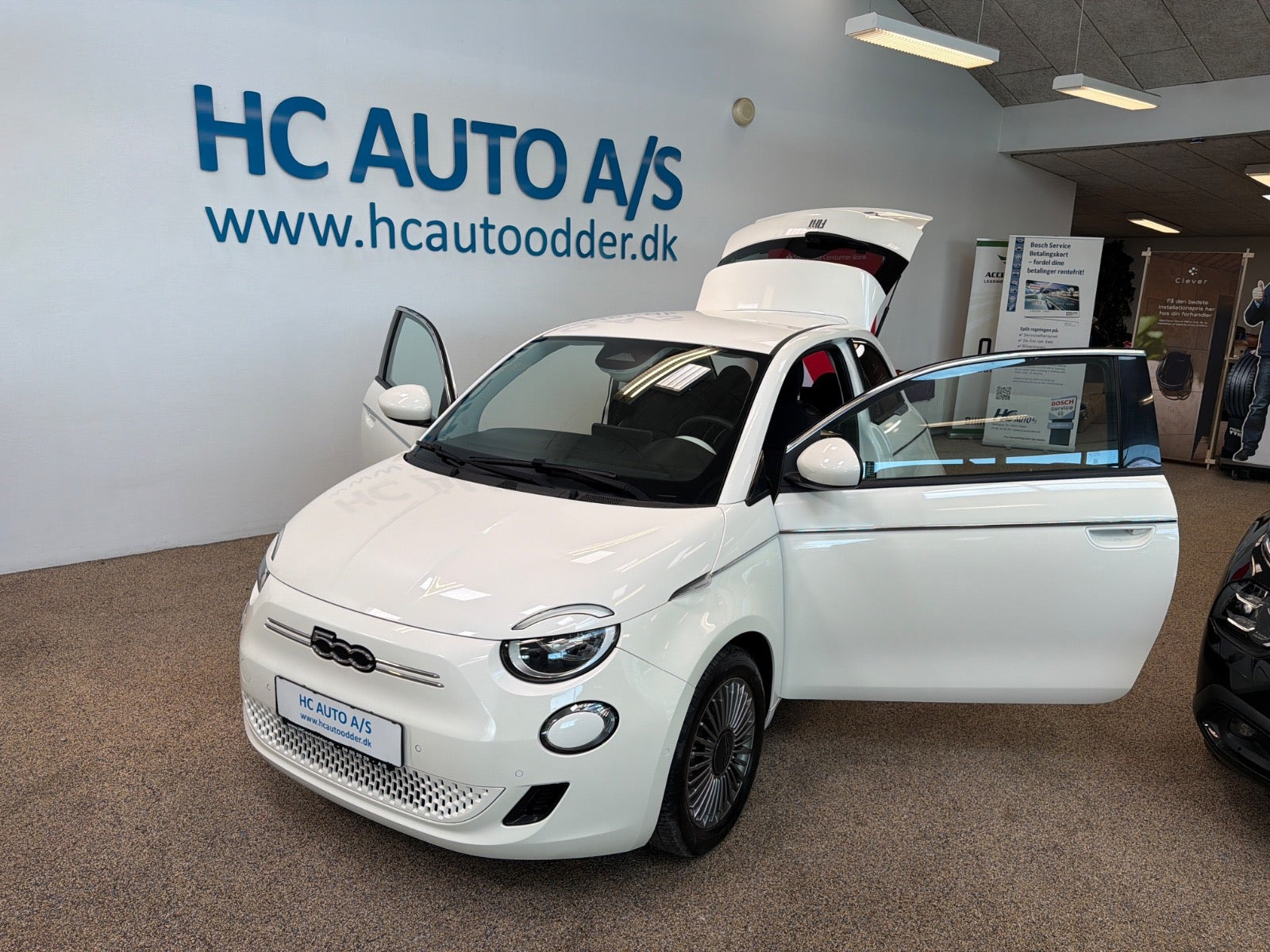 Hvid Fiat 500e fra 2024