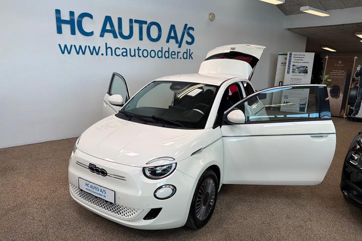 Hvid Fiat 500e fra 2024
