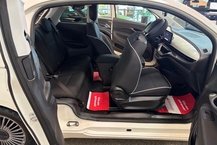 Hvid Fiat 500e fra 2024