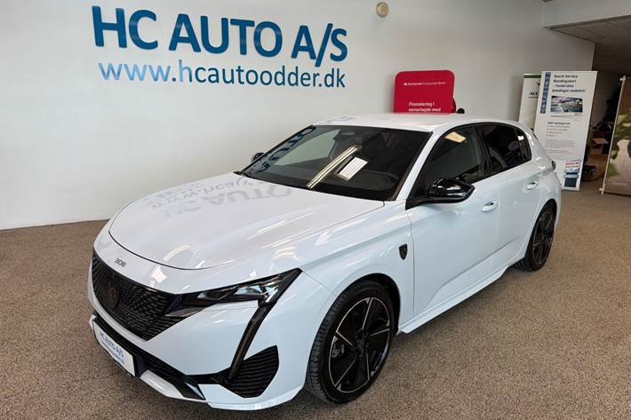 Hvid Peugeot E-308 fra 2023 set udefra