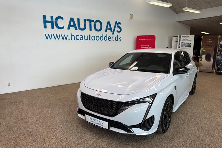 Hvid Peugeot E-308 fra 2023 set udefra