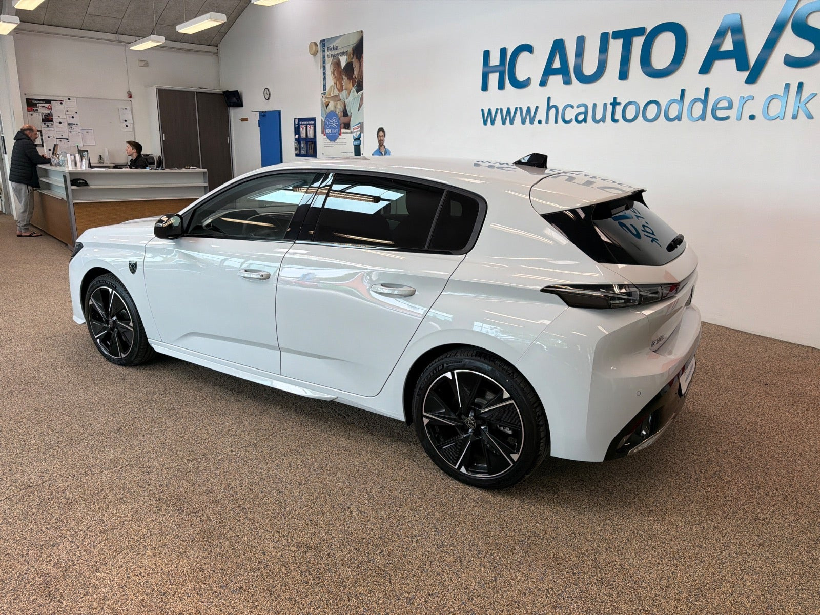 Hvid Peugeot E-308 fra 2023