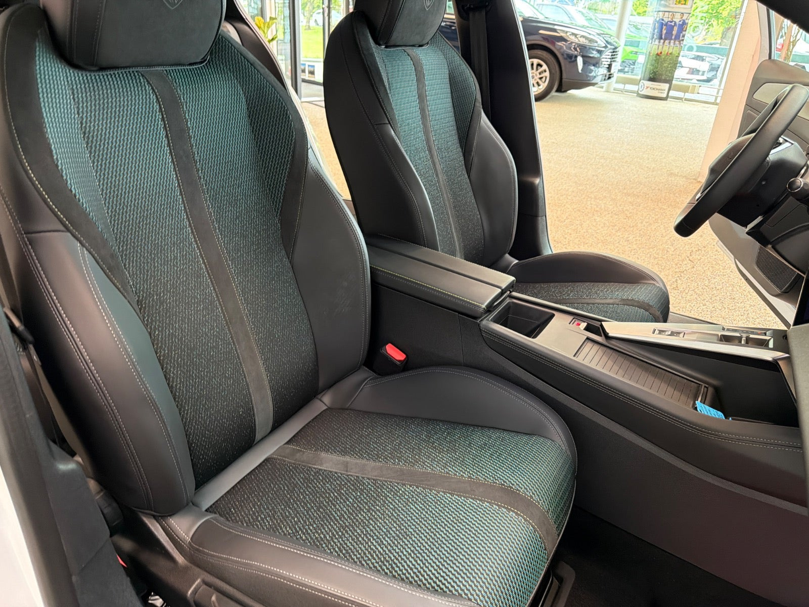 Hvid Peugeot E-308 fra 2023