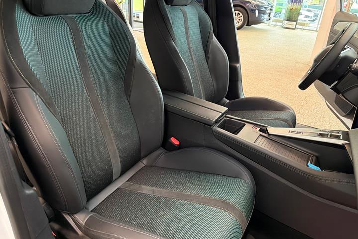 Hvid Peugeot E-308 fra 2023