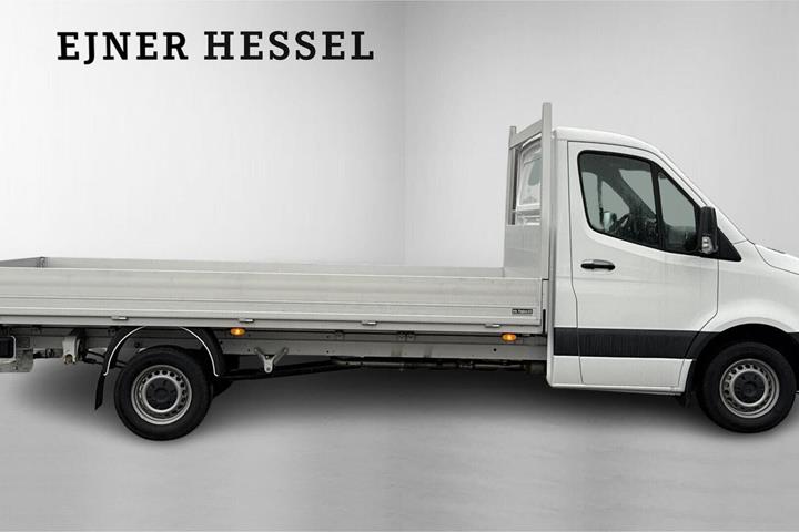Hvid Mercedes Sprinter 317 fra 2025