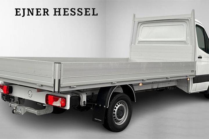 Hvid Mercedes Sprinter 317 fra 2025