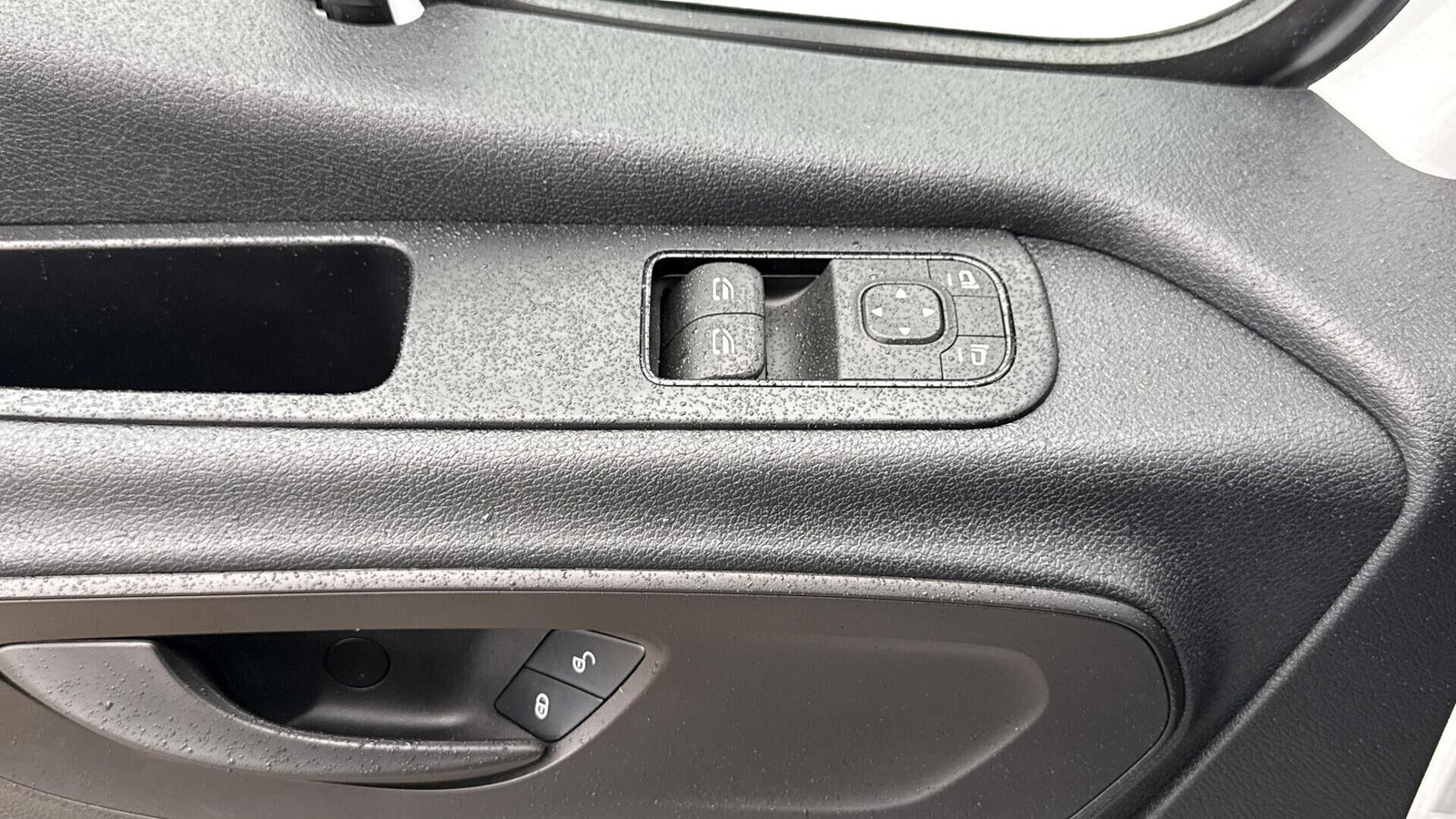 Hvid Mercedes Sprinter 317 fra 2025