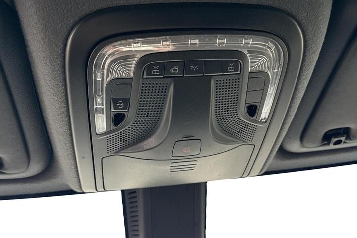 Hvid Mercedes Sprinter 317 fra 2025