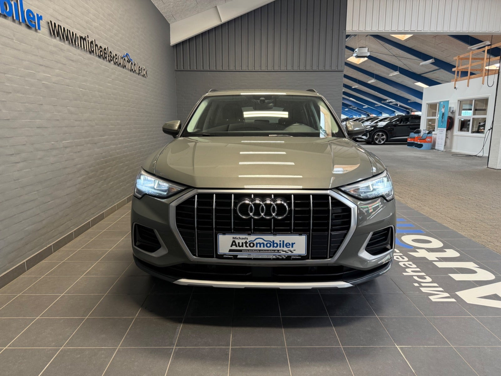 Grå Audi Q3 fra 2019