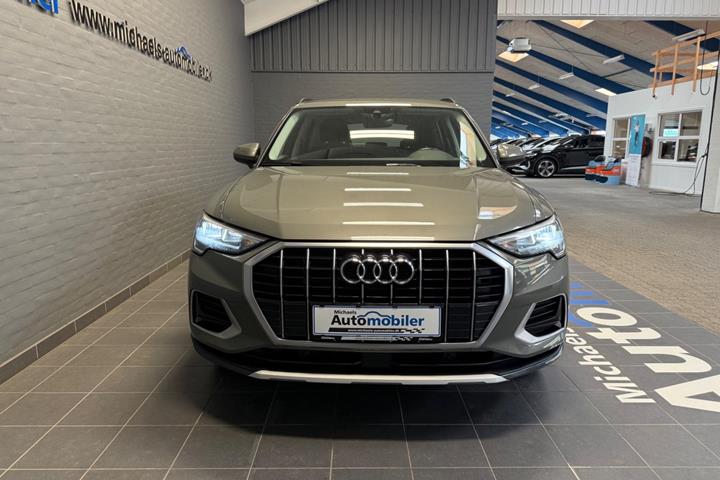 Grå Audi Q3 fra 2019