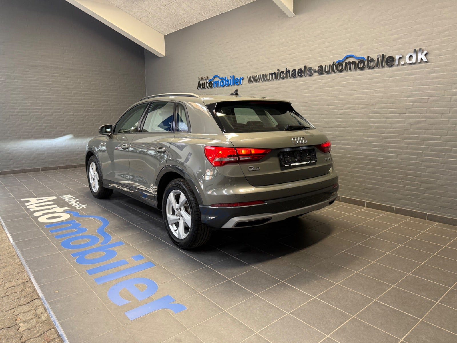 Grå Audi Q3 fra 2019