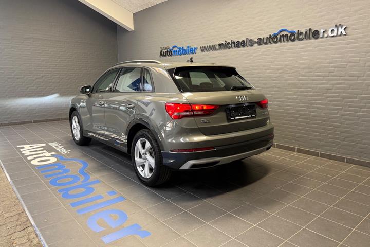 Grå Audi Q3 fra 2019