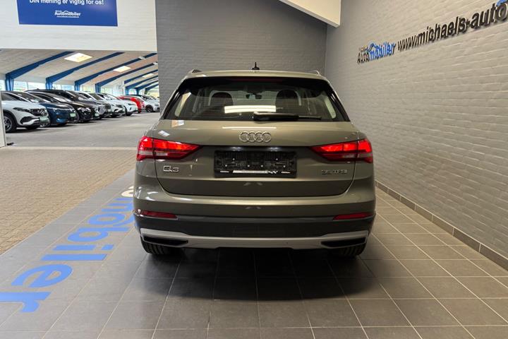 Grå Audi Q3 fra 2019