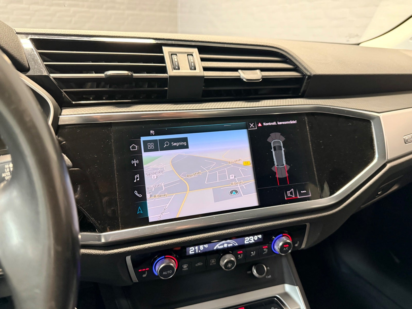 Grå Audi Q3 fra 2019