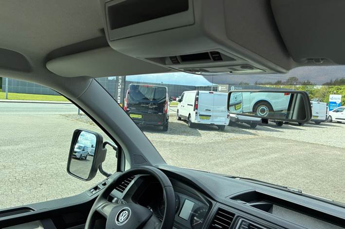 Hvid VW Transporter fra 2016