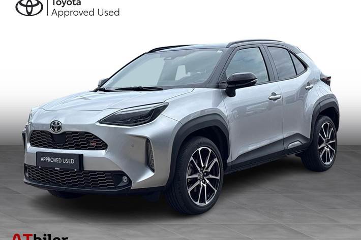 Sølv Toyota Yaris Cross fra 2023