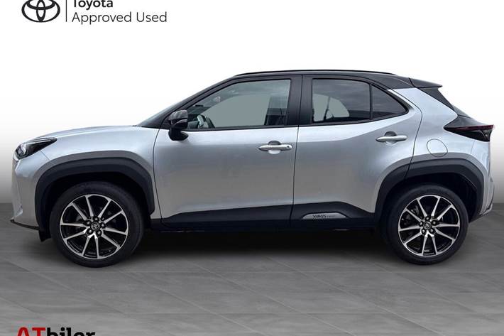 Sølv Toyota Yaris Cross fra 2023