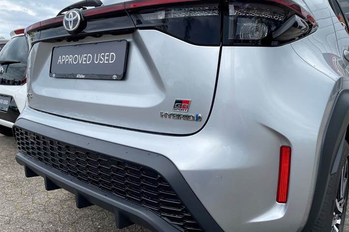 Sølv Toyota Yaris Cross fra 2023