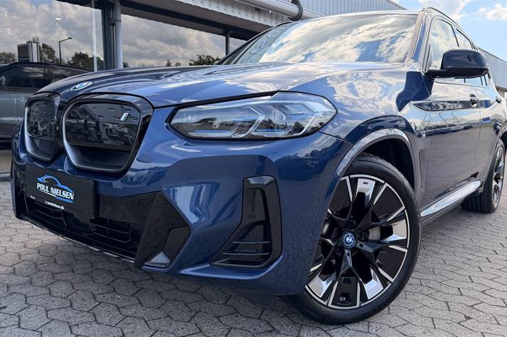Blå BMW iX3 fra 2023
