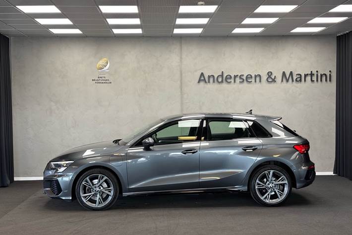 Grå Audi A3 fra 2021