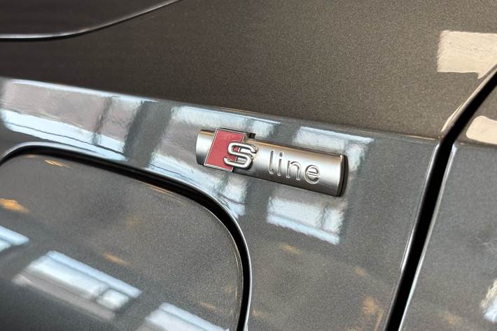 Grå Audi A3 fra 2021