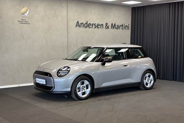 Sølv Mini Cooper fra 2024