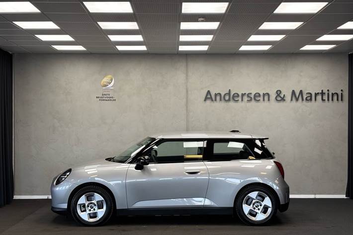 Sølv Mini Cooper fra 2024