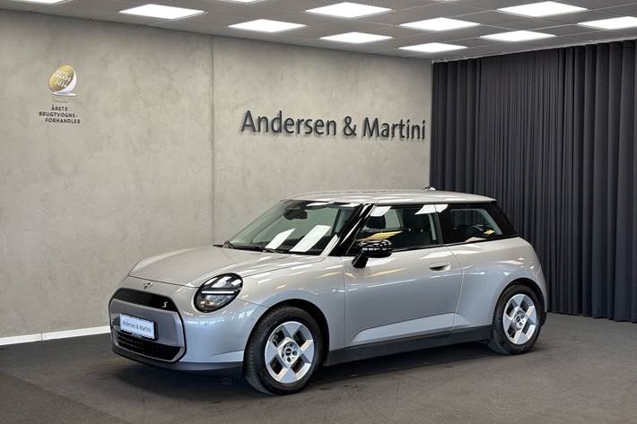 Sølv Mini Cooper fra 2024
